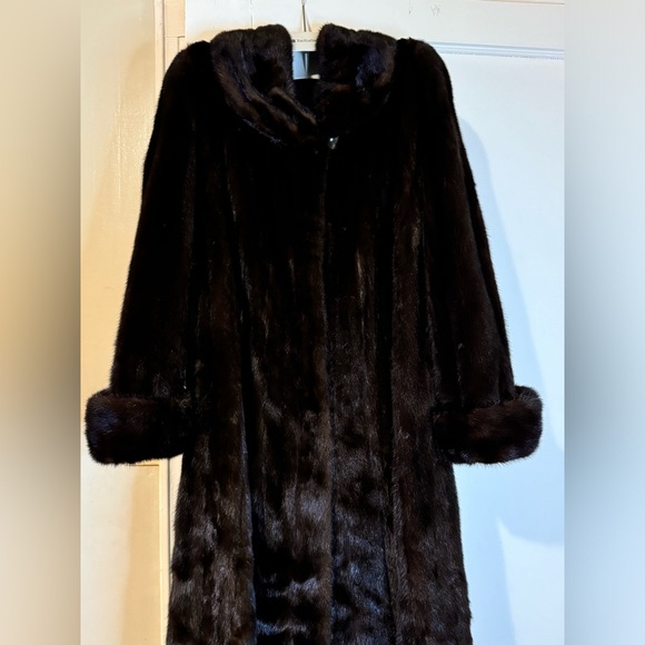 Beautiful full-length mink coat! - Picture 3 of 3